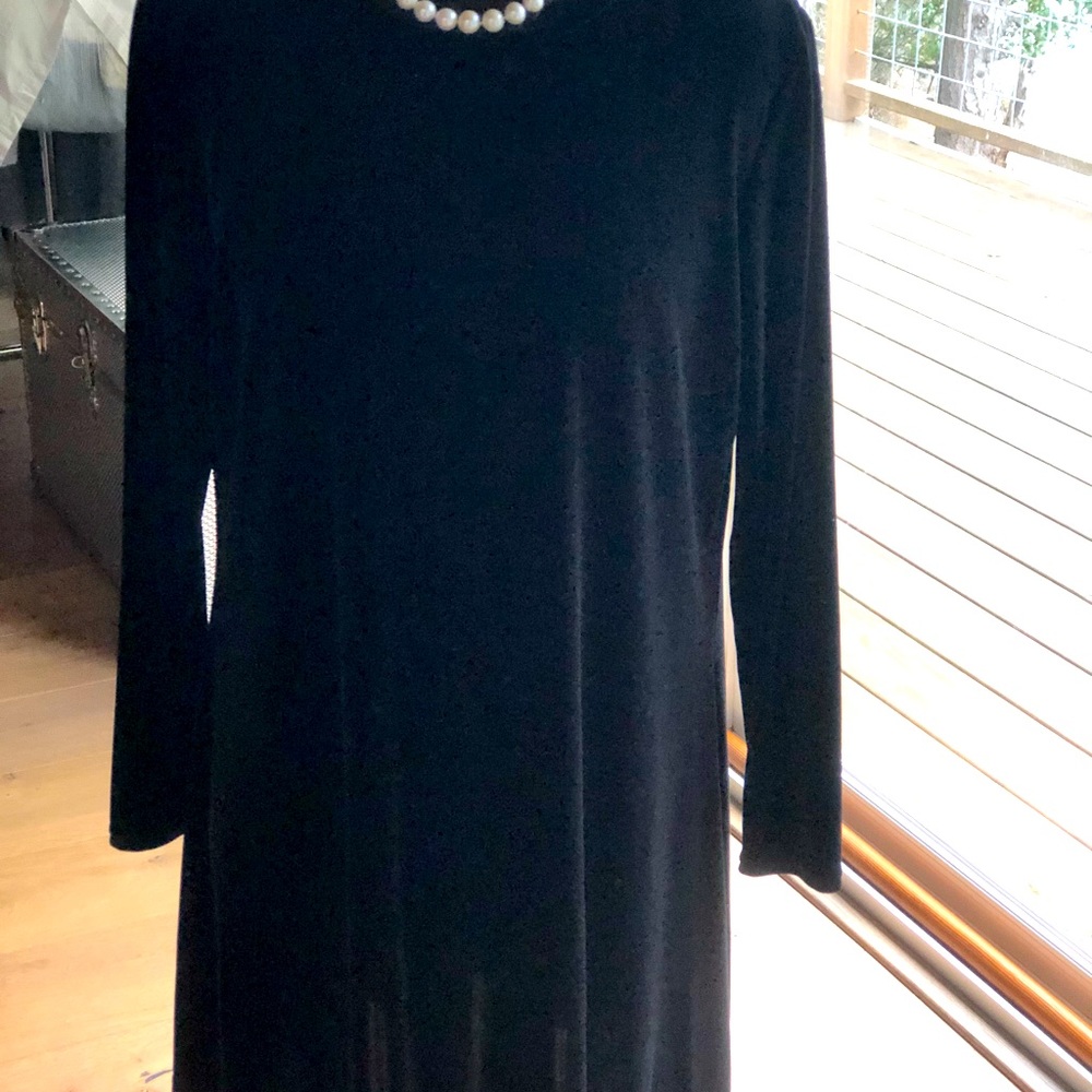 LBD !!!    Black velvet.